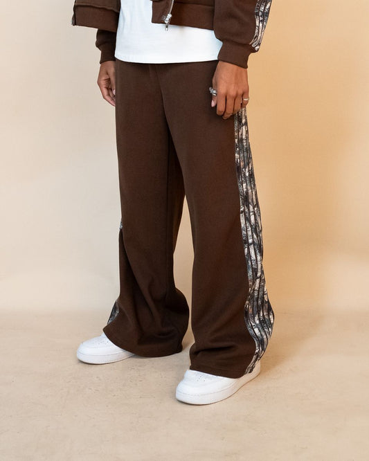 CHOCOLATE STRIPPED WIDE LEG SWEATPANTS