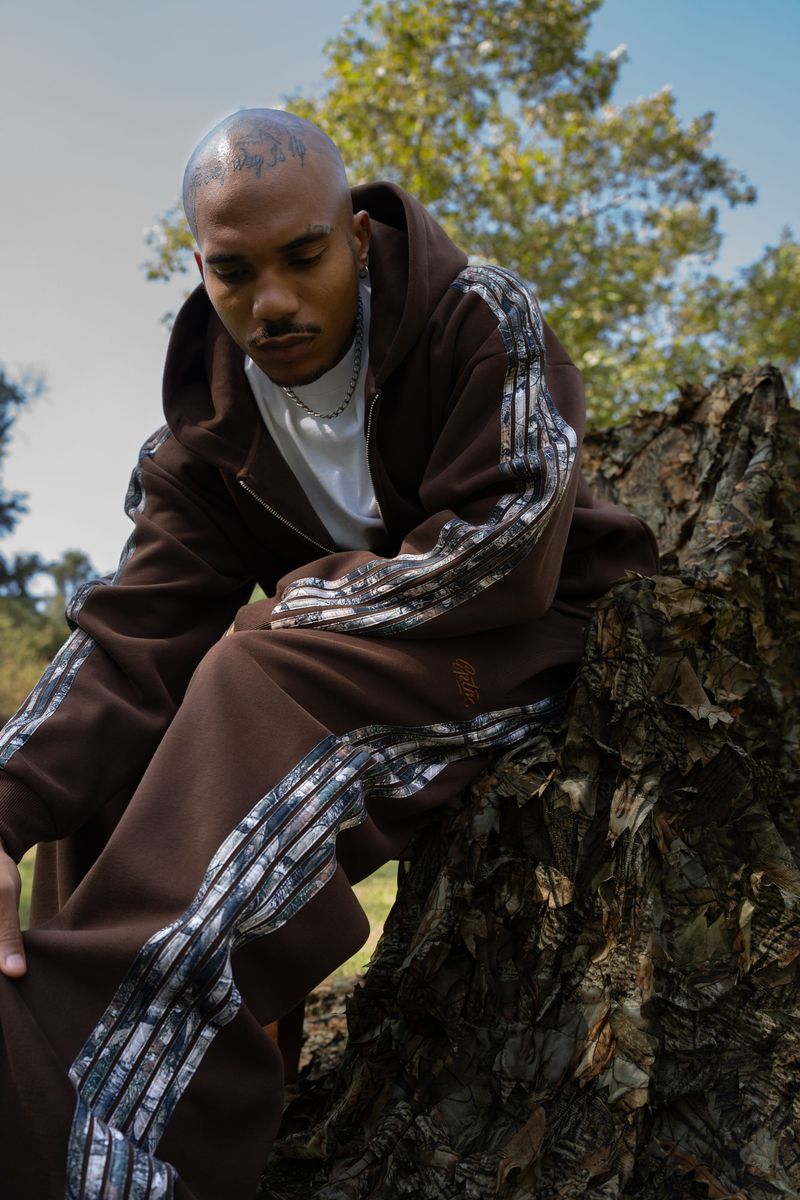 CHOCOLATE STRIPPED WIDE LEG SWEATPANTS